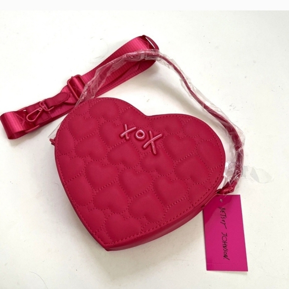 🔹️Betsey Johnson XOHEARTQ Fuschia Quilted Heart Shape Valentine’s Crossbody Bag - Picture 6 of 6